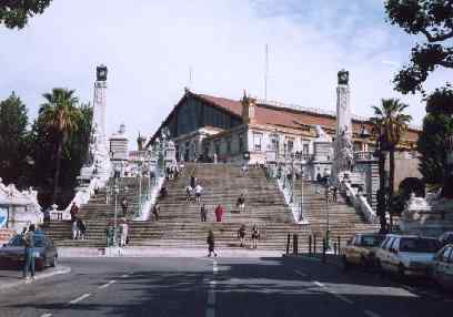 escalier_de_la_gare_st_charles.jpg (35996 octets)